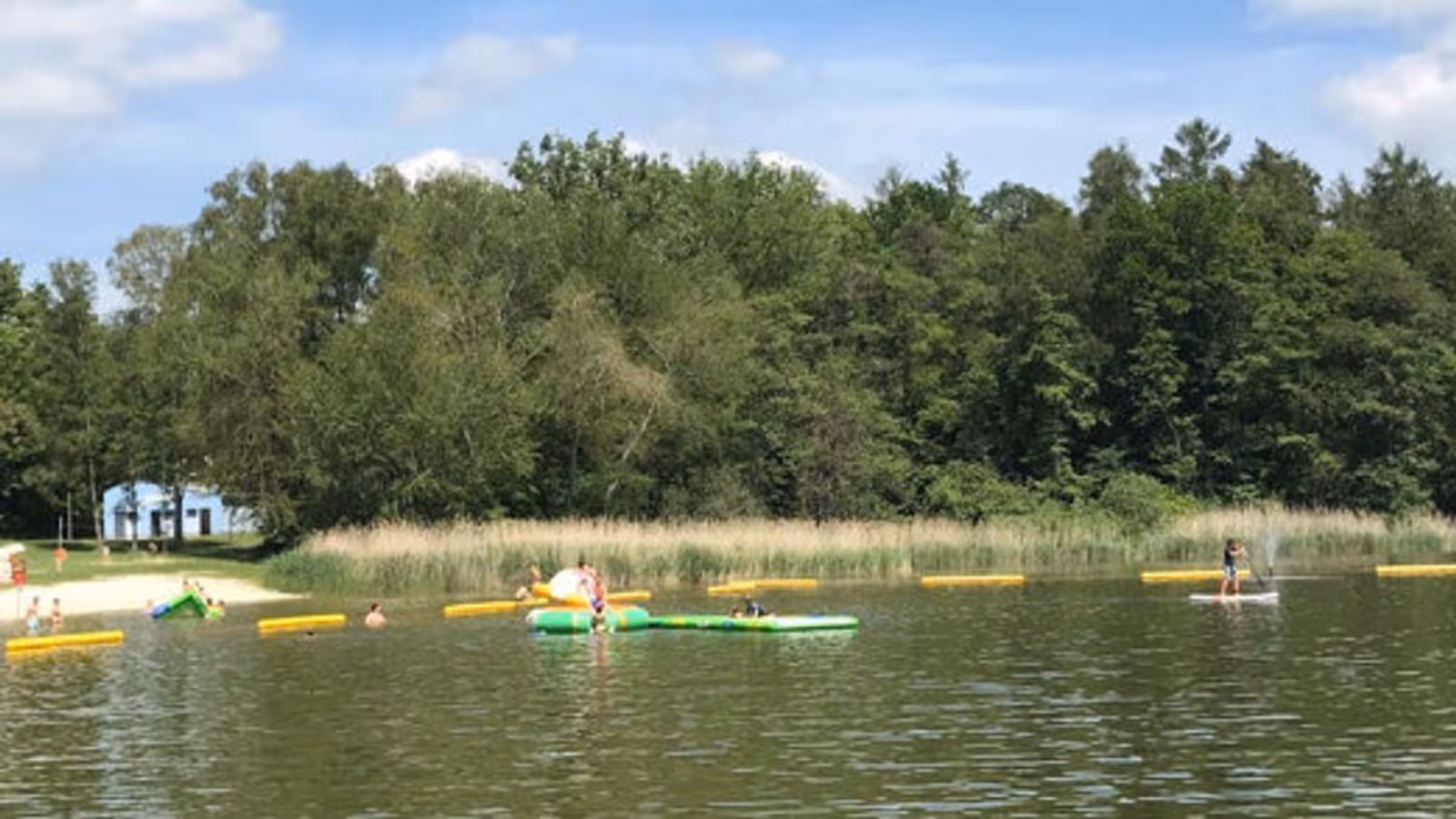 Gederner See — Aquadock Verleihstation am Ufer