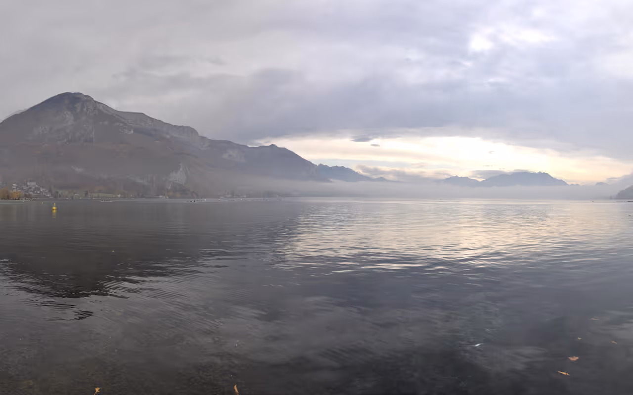 Lac d'Annecy — Alpensee in Frankreich